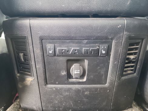 Used 2015 RAM 2500 Laramie w/ Black Appearance Group image 9