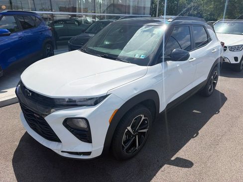 Used 2023 Chevrolet TrailBlazer RS w/ Technology Package AWD/4WD image 3