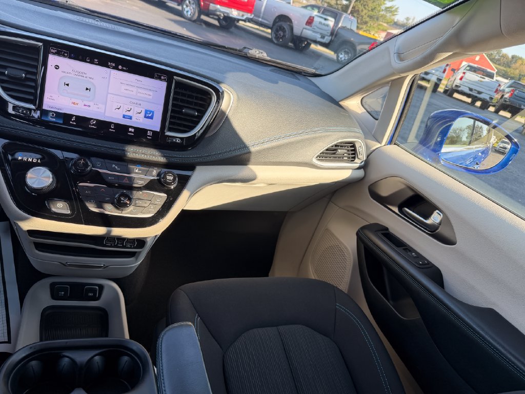 Used 2021 Chrysler Pacifica Touring AWD/4WD image 26