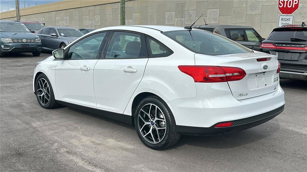 Used 2018 Ford Focus SE w/ SE Appearance Package FWD image 11
