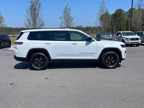 New 2026 Jeep Grand Cherokee L 4WD image 8