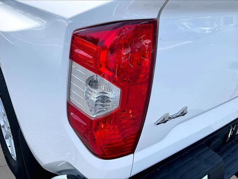 Used 2017 Toyota Tundra SR5 w/ SR5 Upgrade Package AWD/4WD image 28