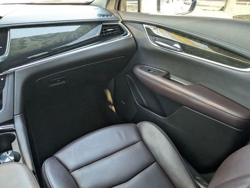 Used 2022 Cadillac XT6 Premium Luxury image 17