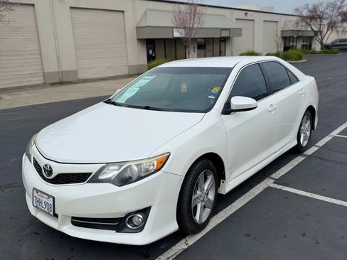 Used 2014 Toyota Camry SE image 3