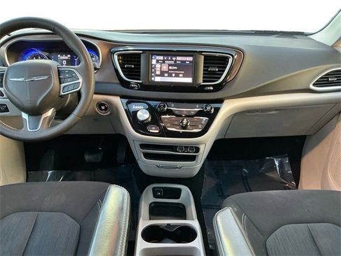 Used 2024 Chrysler Voyager LX image 12