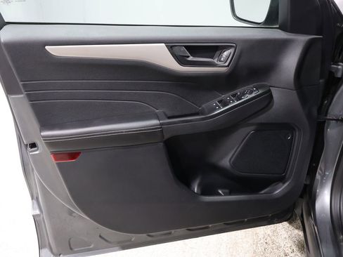 Used 2022 Ford Escape SE image 12