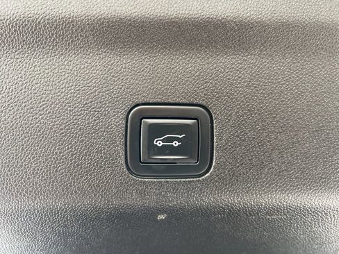 Used 2021 Chevrolet Suburban High Country AWD/4WD image 15