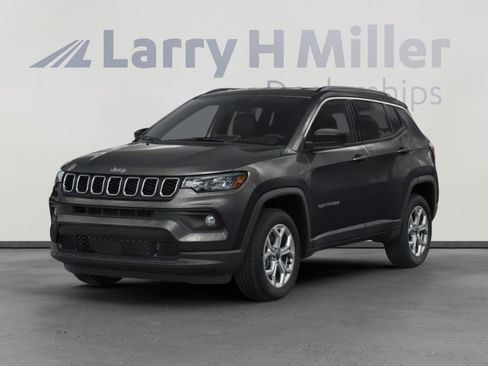 Used 2025 Jeep Compass Latitude AWD/4WD image 1