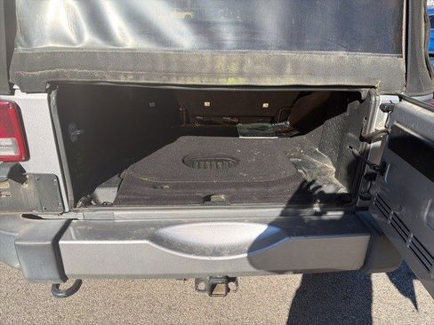 Used 2018 Jeep Wrangler Unlimited Sahara w/ Connectivity Group image 4