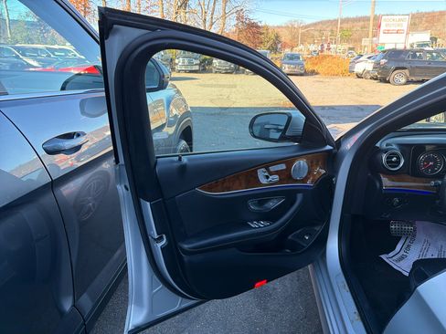 Used 2017 Mercedes-Benz E 300 4MATIC image 16
