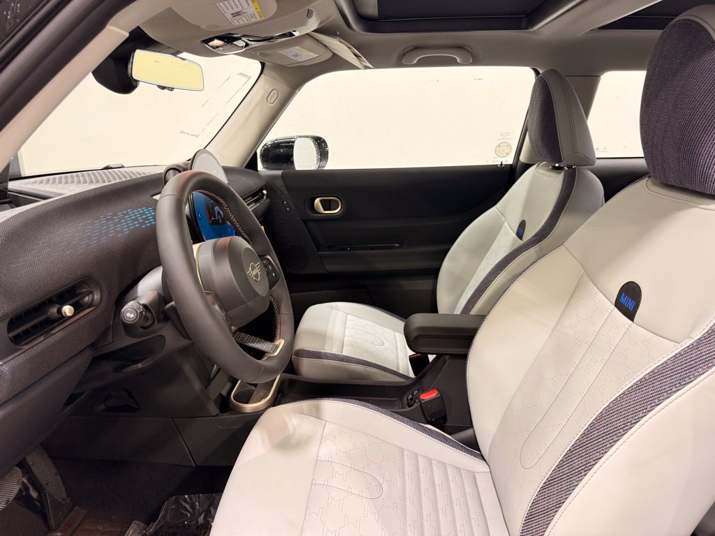 Used 2025 MINI Cooper 2-Door Hardtop FWD image 12