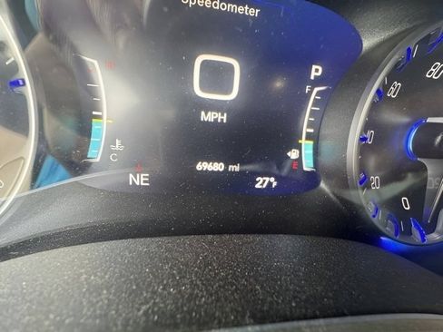 Used 2017 Chrysler Pacifica Limited w/ UConnect Theater Package image 3