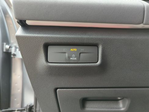 New 2026 Volkswagen Tiguan SE image 38