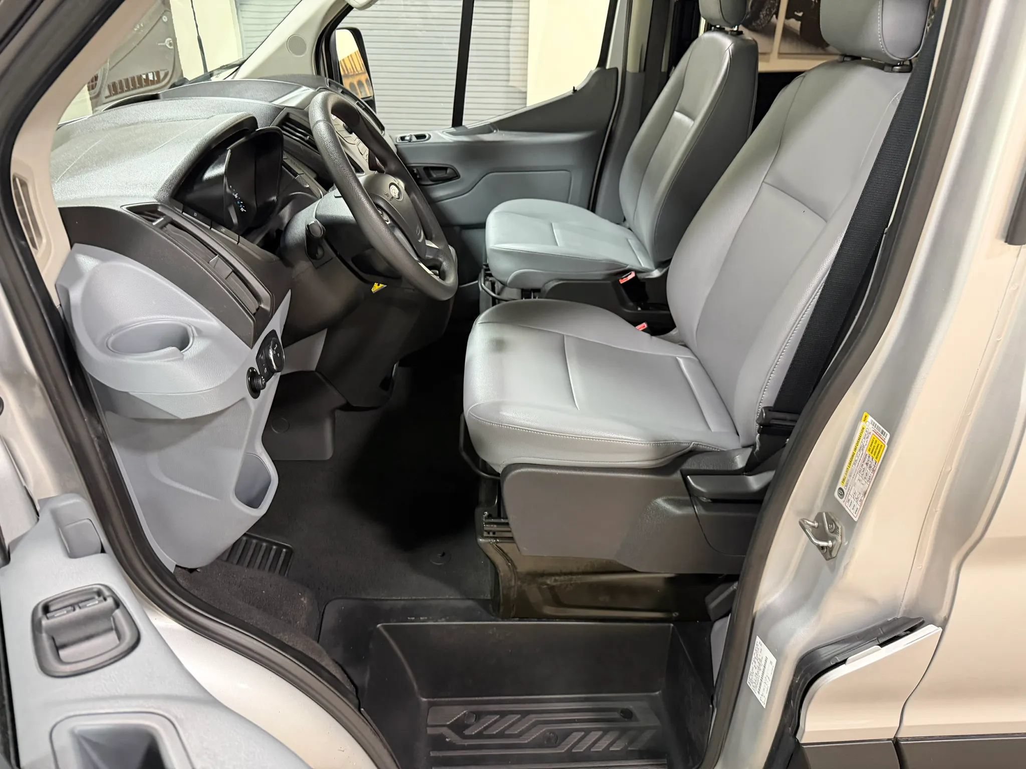 Used 2019 Ford Transit 250 148 Medium Roof RWD image 33
