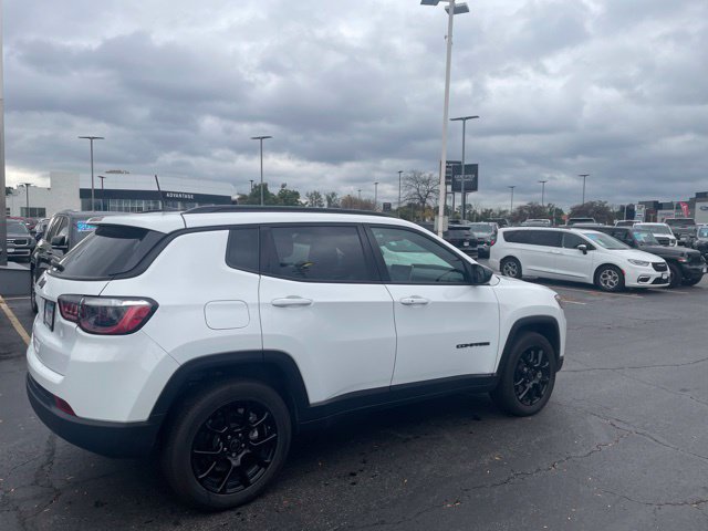 Used 2026 Jeep Compass Latitude AWD/4WD image 2