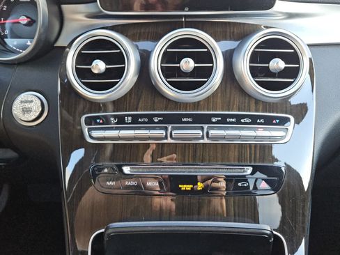 Used 2019 Mercedes-Benz GLC 300 4MATIC image 10