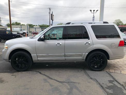 Used 2011 Lincoln Navigator 4WD image 5