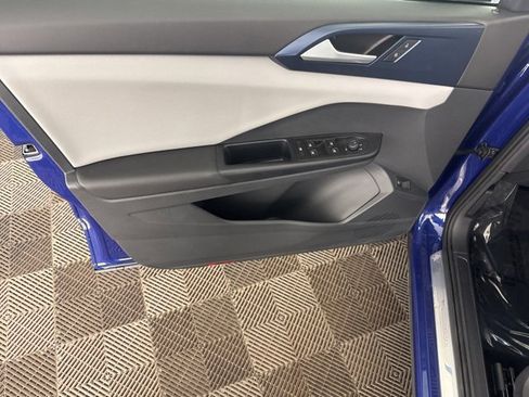 Used 2023 Volkswagen Taos SE w/ Panoramic Sunroof Package image 18