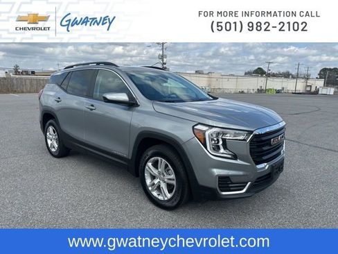 Used 2023 GMC Terrain SLE w/ Driver Convenience Package image 3