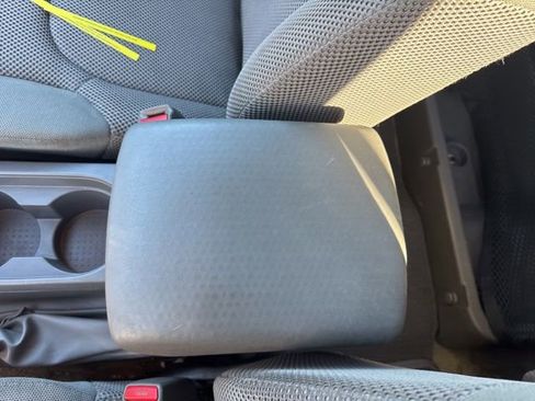 Used 2016 Nissan Frontier SV image 32