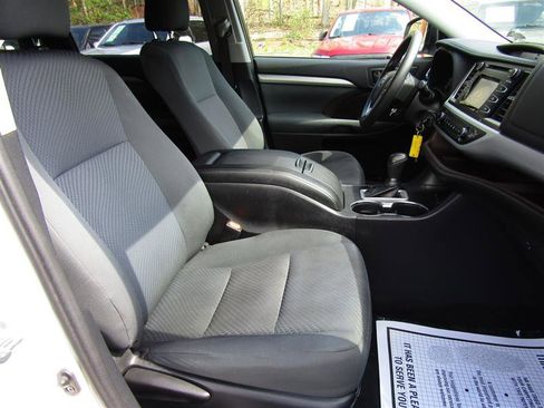 Used 2019 Toyota Highlander LE image 33