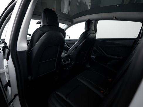 Used 2021 Tesla Model Y Long Range image 15