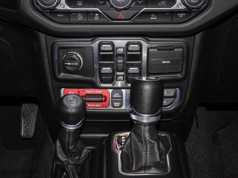 Certified 2024 Jeep Wrangler Unlimited Rubicon w/ Technology Group image 18