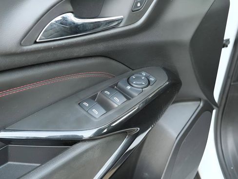 Used 2025 Chevrolet Trax RS w/ Sunroof Package FWD image 5