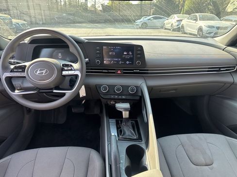 Used 2024 Hyundai Elantra SE image 9