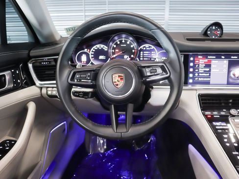 Certified 2022 Porsche Panamera image 13