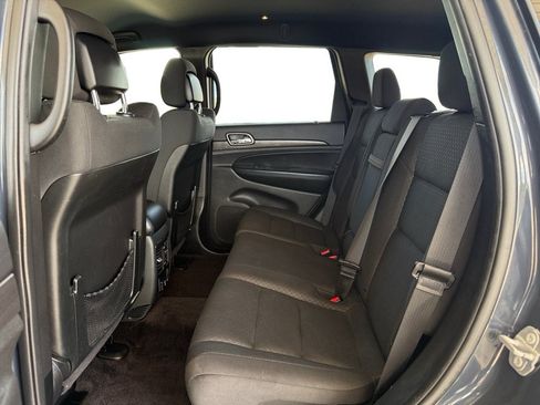 Used 2018 Jeep Grand Cherokee Laredo AWD/4WD image 13