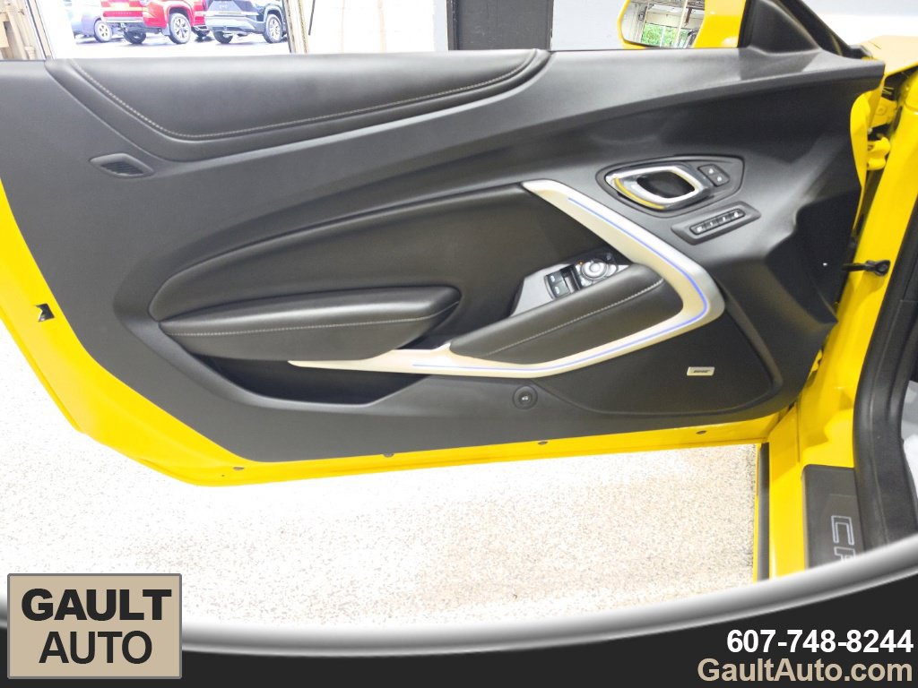 Used 2016 Chevrolet Camaro SS RWD image 9