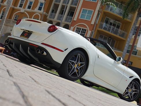 Used 2017 Ferrari California T RWD image 66