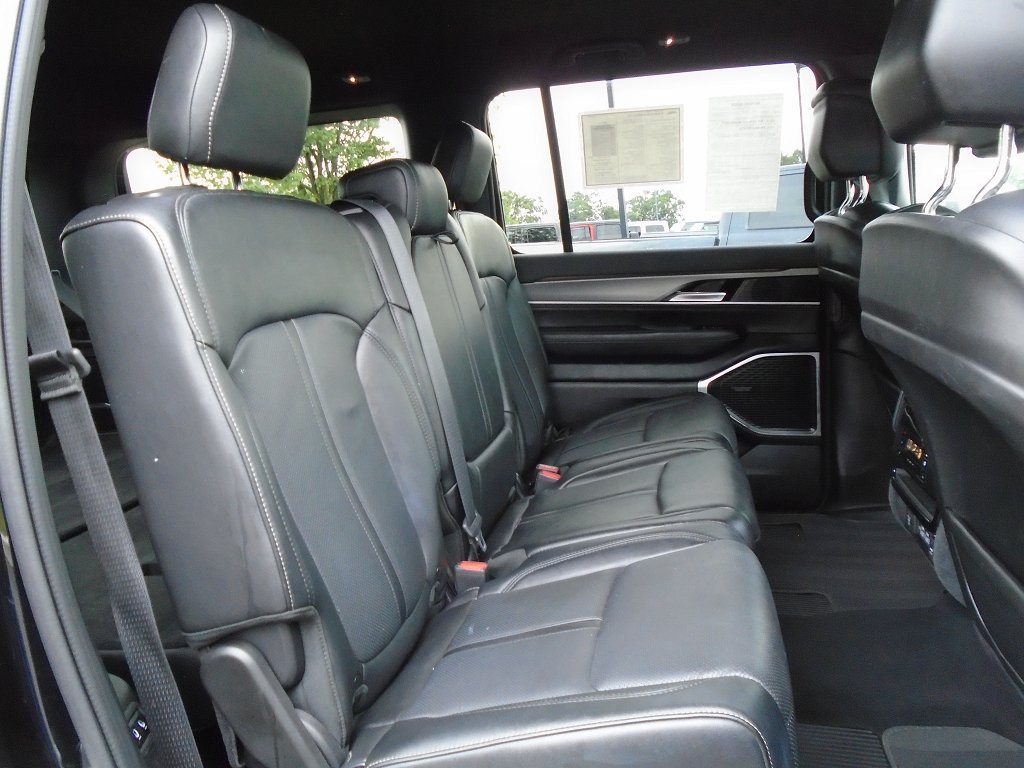 Certified 2025 Jeep Wagoneer Series II AWD/4WD image 10
