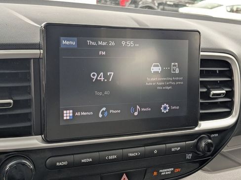 Used 2025 Hyundai Venue SEL image 21