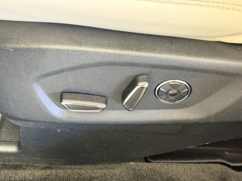 Certified 2018 Ford Explorer Platinum image 17