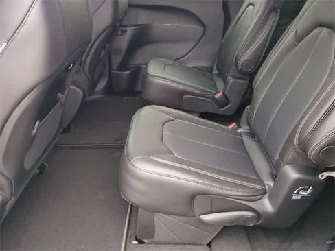 New 2026 Chrysler Pacifica Select w/ S Appearance Package image 20