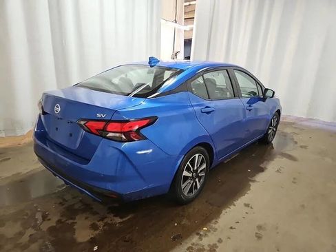 Used 2021 Nissan Versa SV image 2