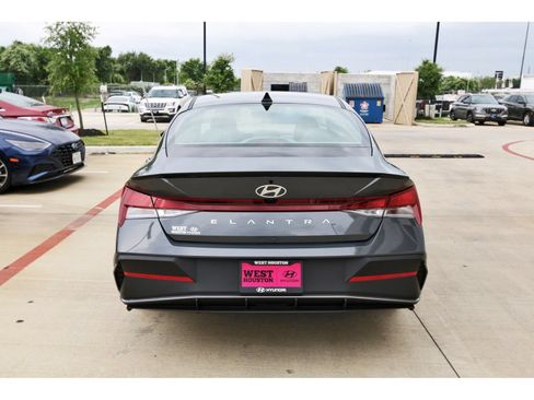 Certified 2025 Hyundai Elantra Sport FWD image 8