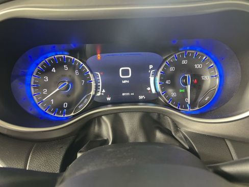 Used 2023 Chrysler Pacifica Touring-L image 13