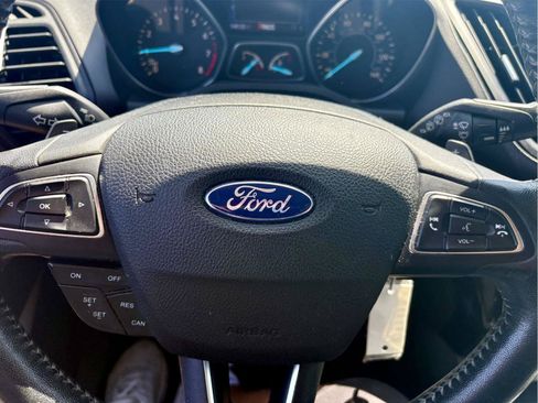 Used 2017 Ford Escape SE w/ SE Sport Appearance Package FWD image 14