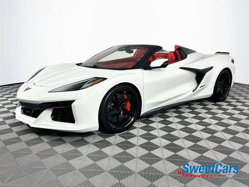 Used 2025 Chevrolet Corvette E-Ray AWD/4WD image 3