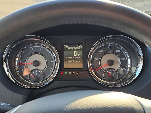 Used 2013 Chrysler Town & Country Touring image 20