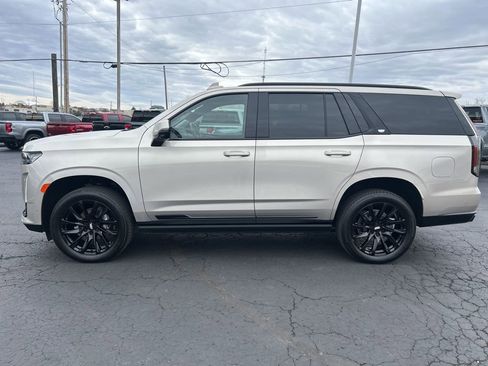 Used 2024 Cadillac Escalade Sport Platinum w/ LPO, ONYX Package image 8