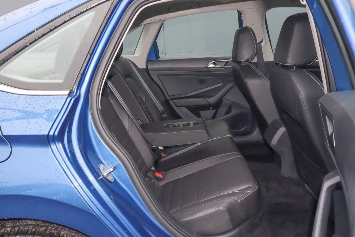 Used 2024 Volkswagen Jetta SE FWD image 19