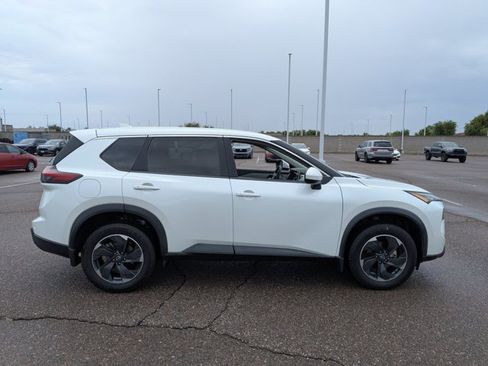 Used 2024 Nissan Rogue SV FWD image 4
