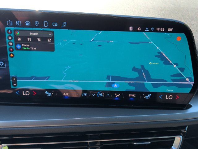 Used 2025 Chevrolet Traverse LT w/ Driver Confidence Package FWD image 16