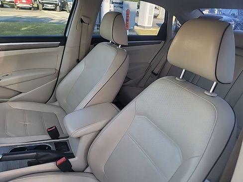 Used 2017 Volkswagen Passat 1.8T SE image 8
