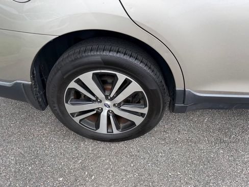 Used 2018 Subaru Outback 3.6R Limited AWD/4WD image 5