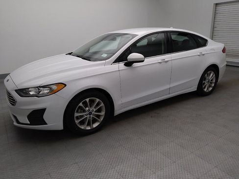 Used 2020 Ford Fusion SE FWD image 2